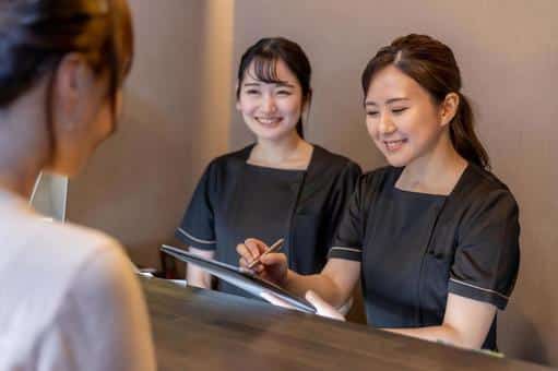 【未経験OK】美容クリニック受付スタッフ(原宿/週3～/時給1500円）